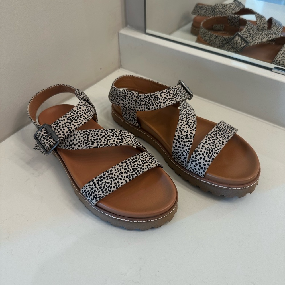 Universal Thread Animal Print Platform Sandals with Adjustable Straps EUC